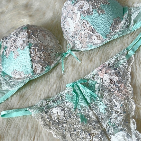 Victoria’s Secret Lingerie Set - Picture 2 of 6